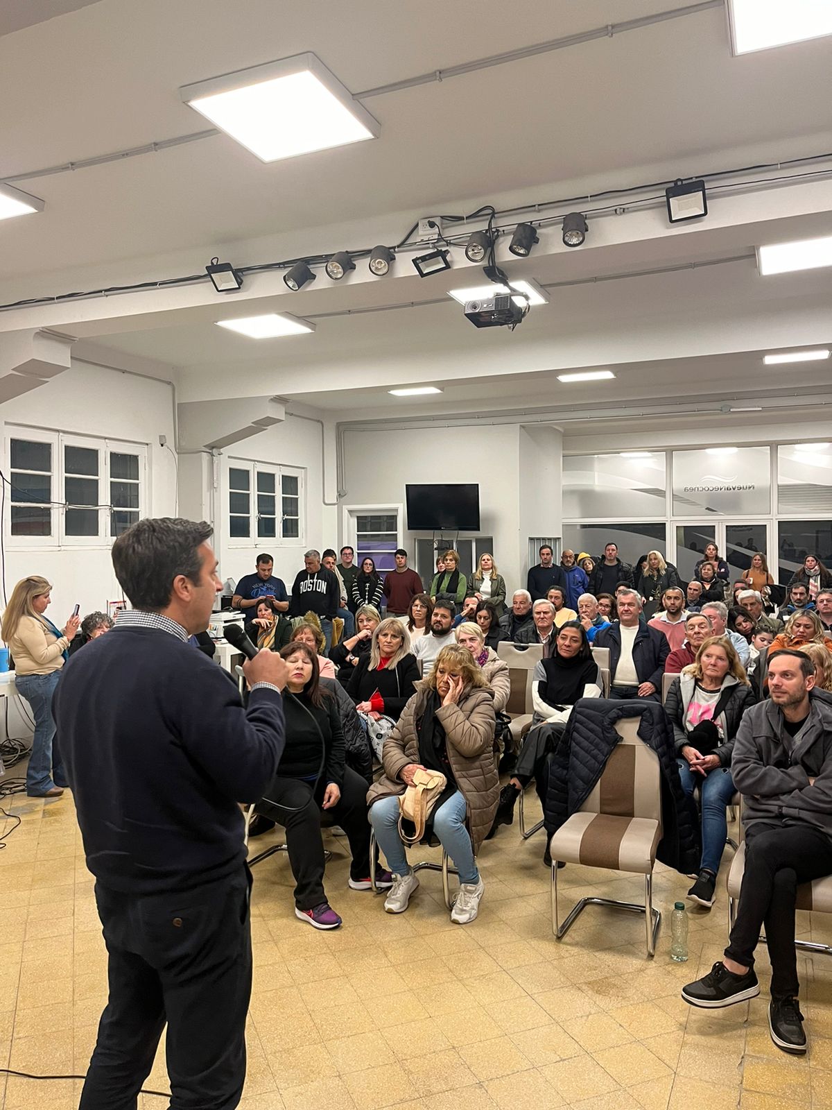 Nueva Necochea abrió sus actividades anuales con el discurso de Arturo Rojas