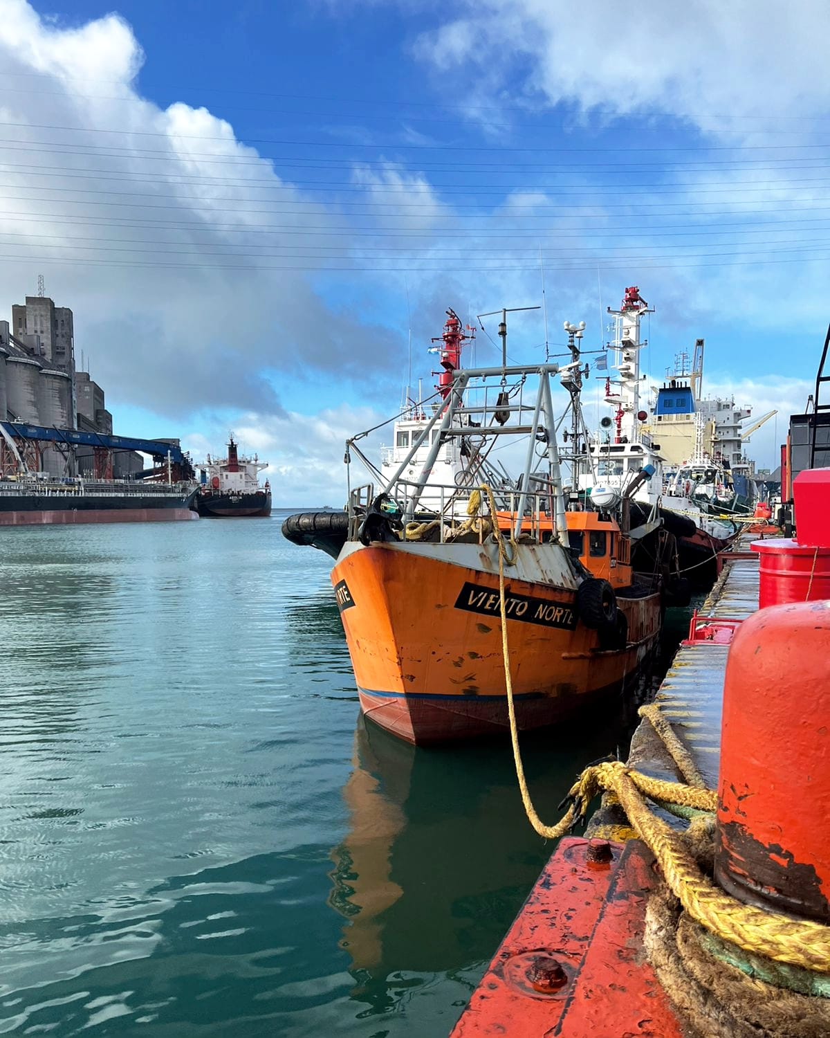 Puerto Quequén opera en todos sus muelles