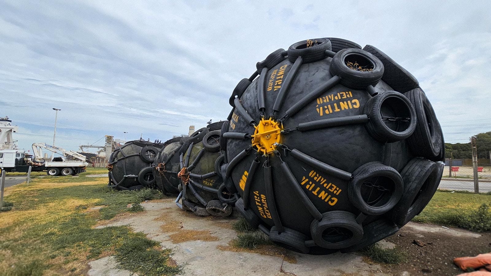 Mantenimiento de defensas neumáticas en Puerto Quequén 