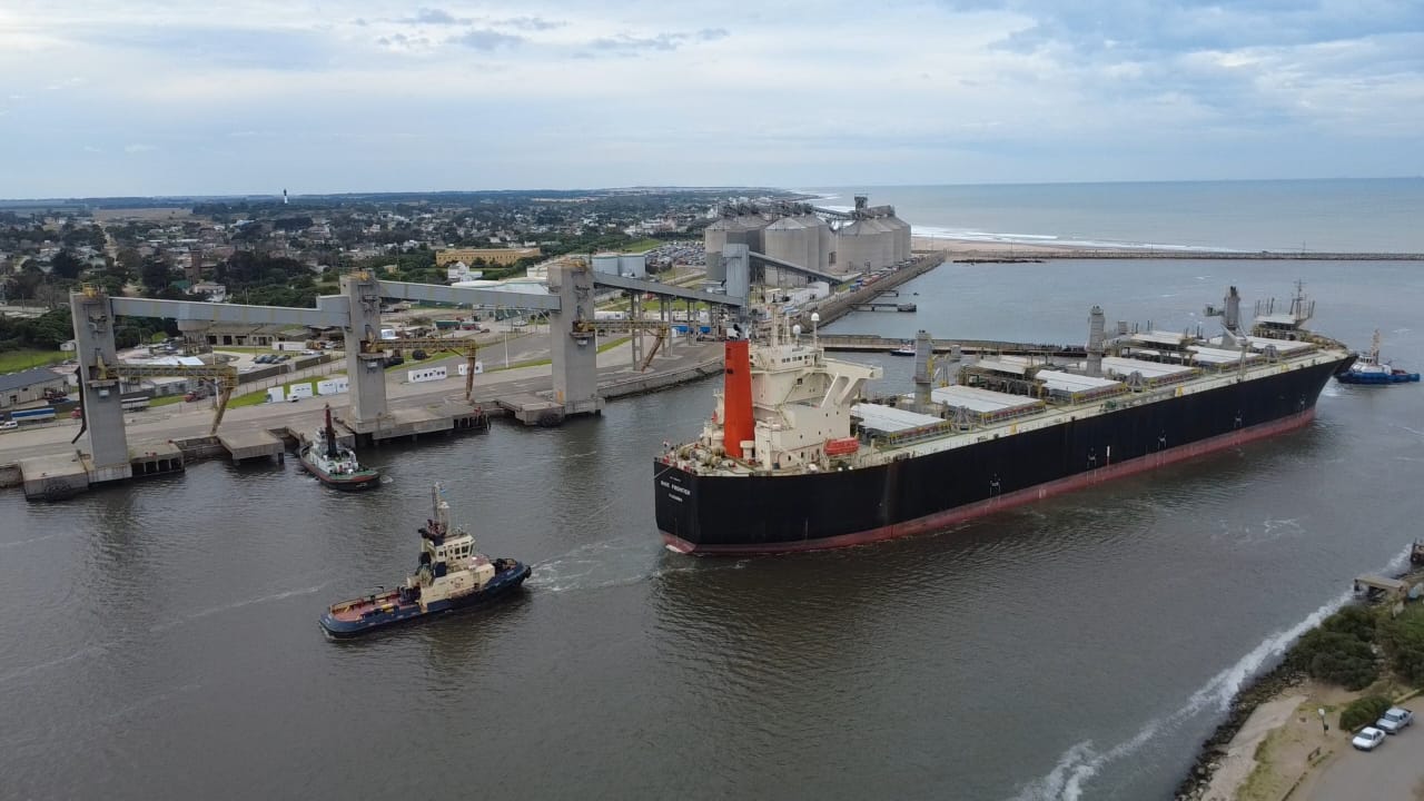 Puerto Quequén refuerza su previsibilidad 8 movimientos en un día y más de 35 buques para agosto