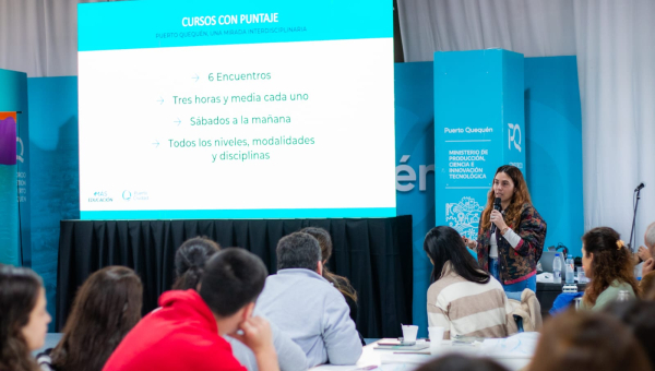 Un centenar de docentes iniciaron un nuevo curso de formación permanente en Puerto Quequén
