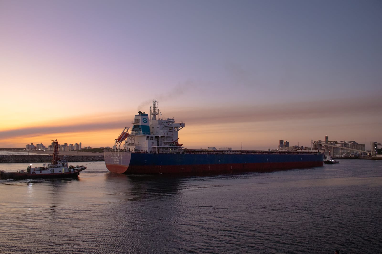 Hecho histórico: Ingresó a Puerto Quequén el buque que concretara el primer embarque  de trigo con destino a China