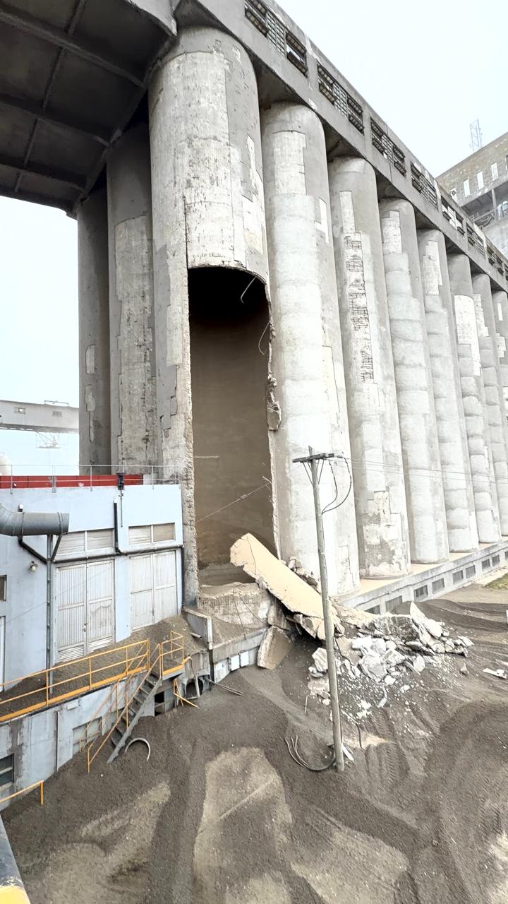 Terminal Quequén: cedió parcialmente la estructura de un silo de casi 100 años. Sólo hubo daños materiales