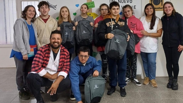 Puerto Ciudad Inclusiva:  entregó 40 mochilas escolares a la Escuela Especial Nº 503