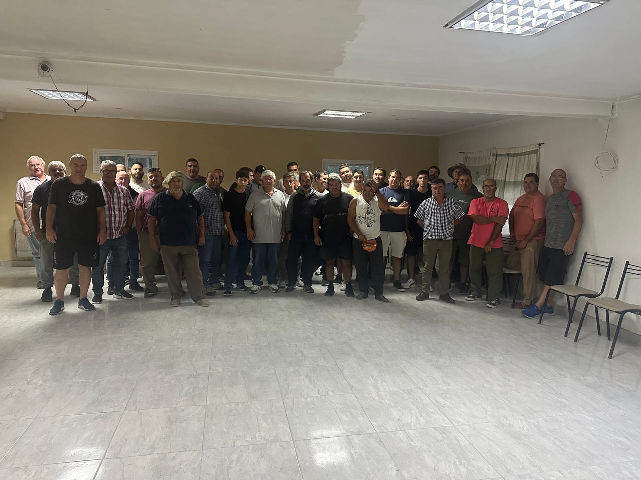 UN IMPORTANTE NÚMERO DE CAMIONEROS CONVOCADOS POR MIGUEL AGUILAR, TITULAR DE ATCADE, ANALIZARON LA SITUACIÓN DEL SECTOR