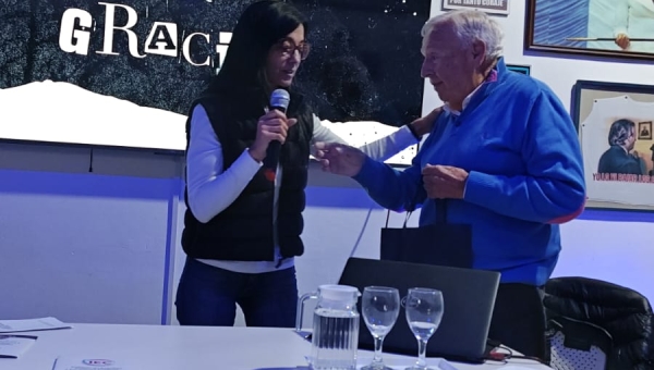 Importante convocatoria en la presentación del IEC y la charla de Roberto Tassara