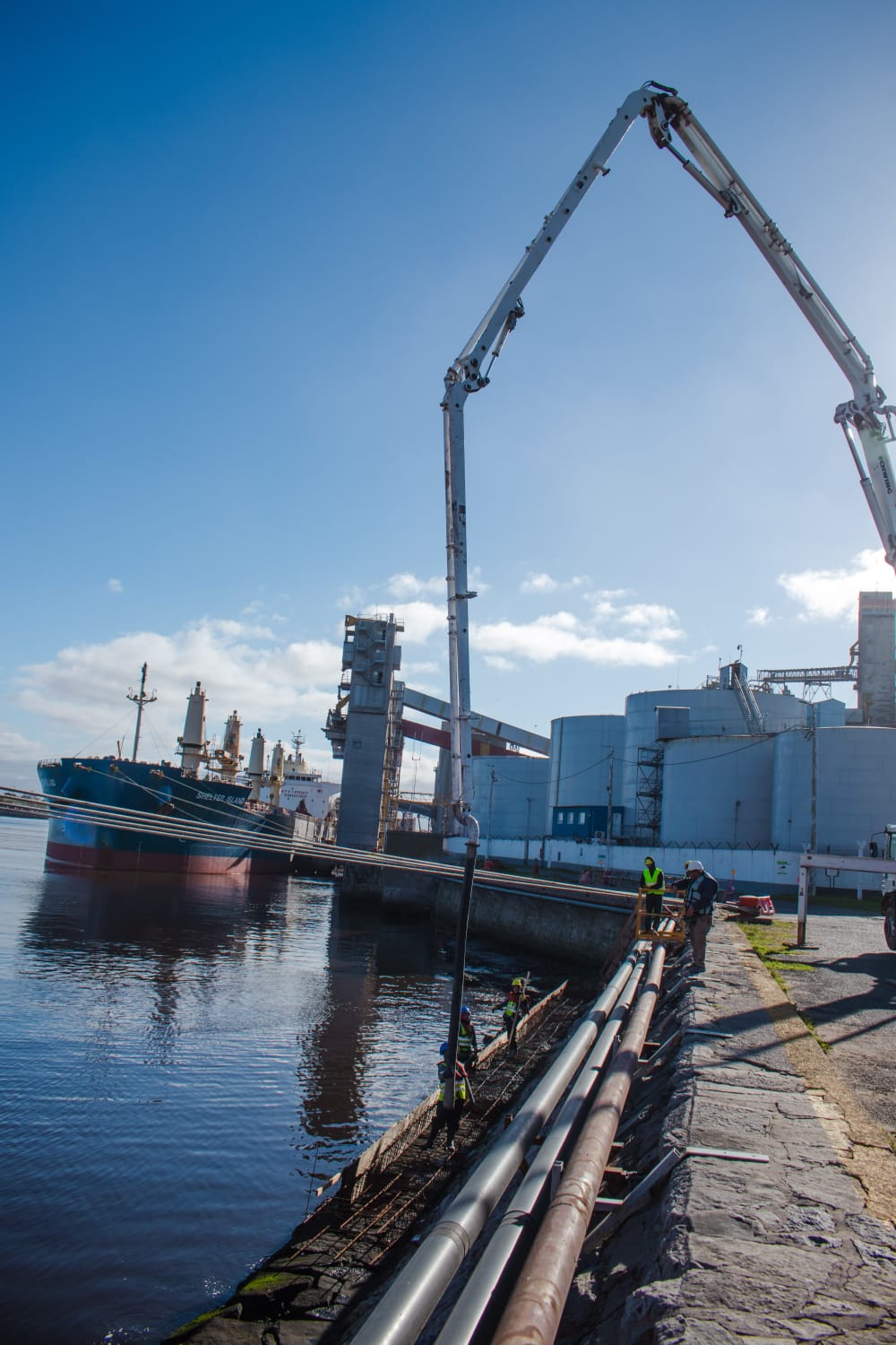 Puerto Quequén avanza con obras clave de infraestructura para consolidar la seguridad y operatividad de sus muelles