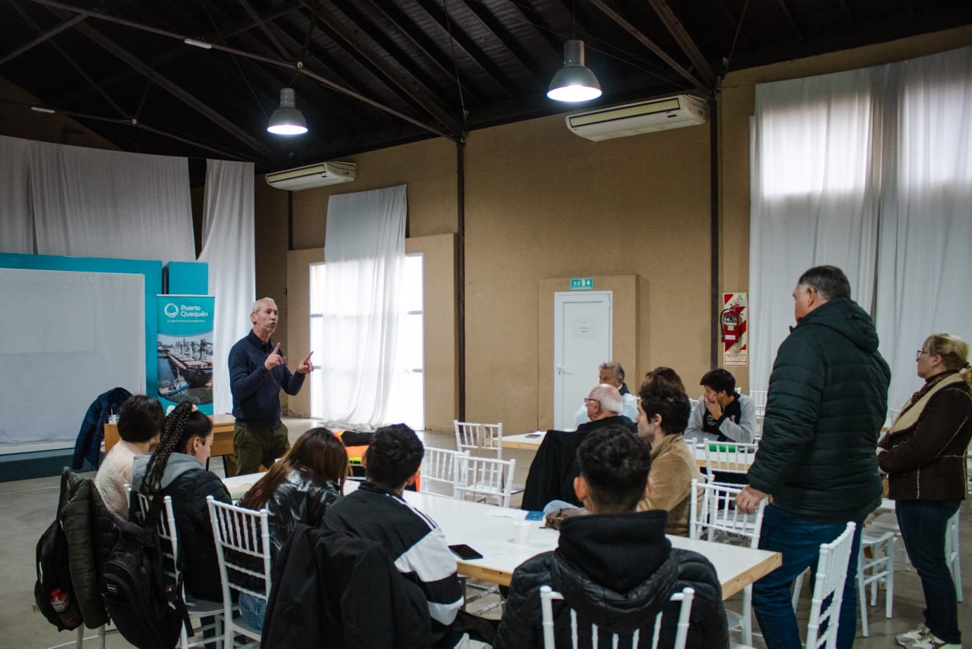 Estudiantes del Centro de Formación Laboral N° 403 conocieron el funcionamiento de Puerto Quequén